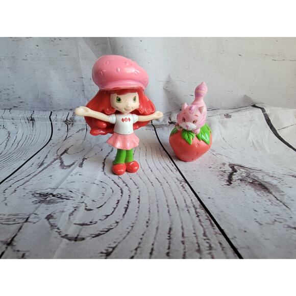 Strawberry Shortcake Figure And Custard Cat 2 Inch Figure - Picture 1 of 9